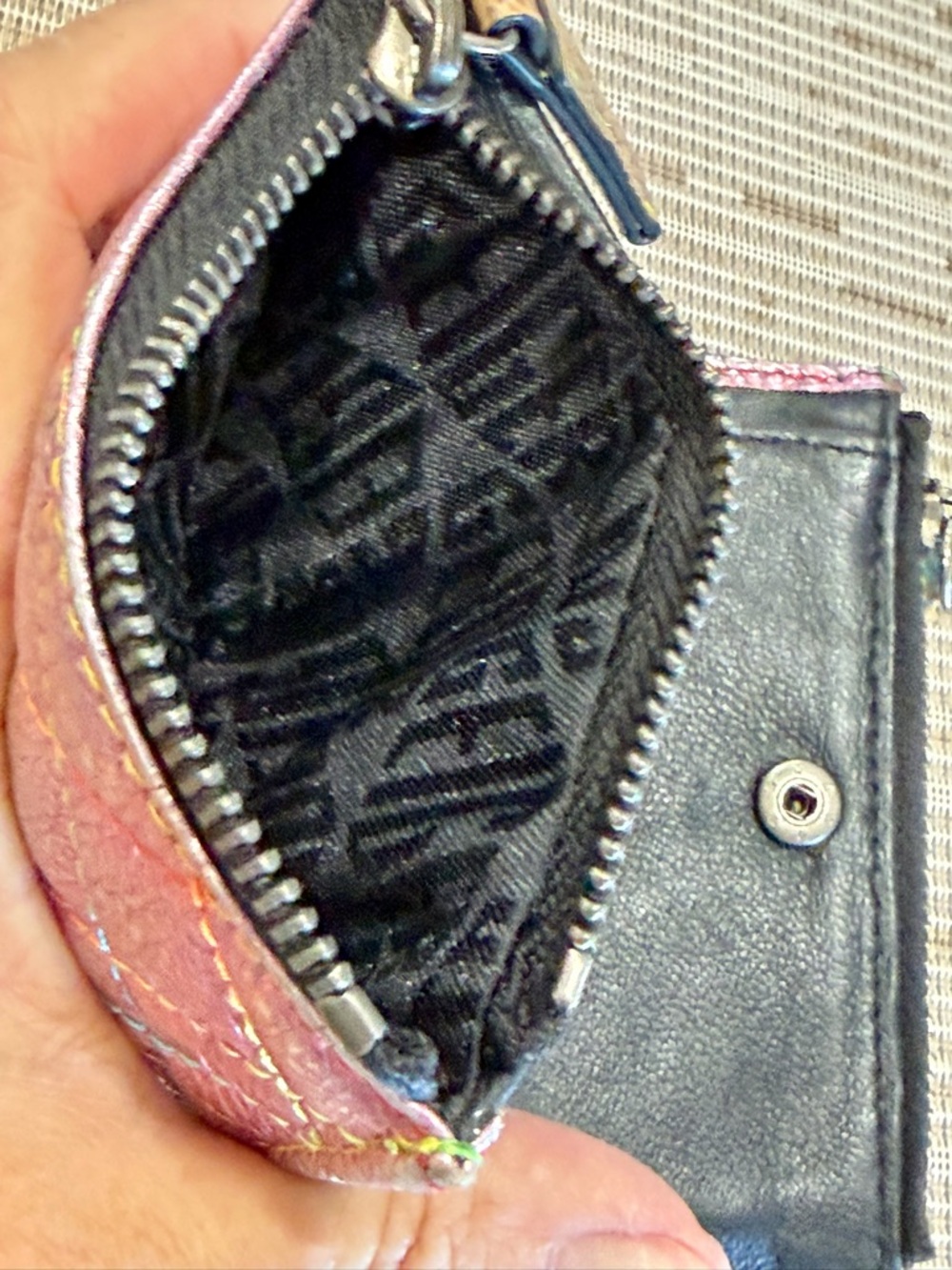Kurt Geiger Iridescent Multicolor Quilted Leather Wallet with freebie dog charm - Picture 11 of 12